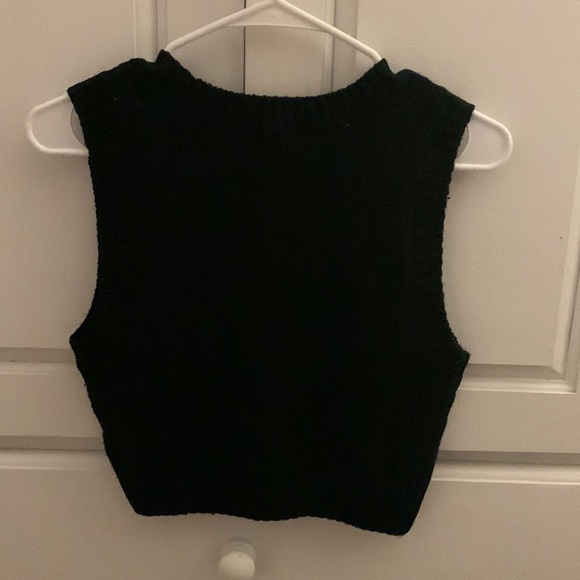 Black H&M knitted crop top - Picture 2 of 4
